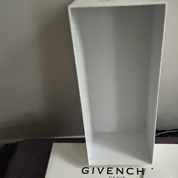 Givenchy brand new empty box - Picture 5 of 5